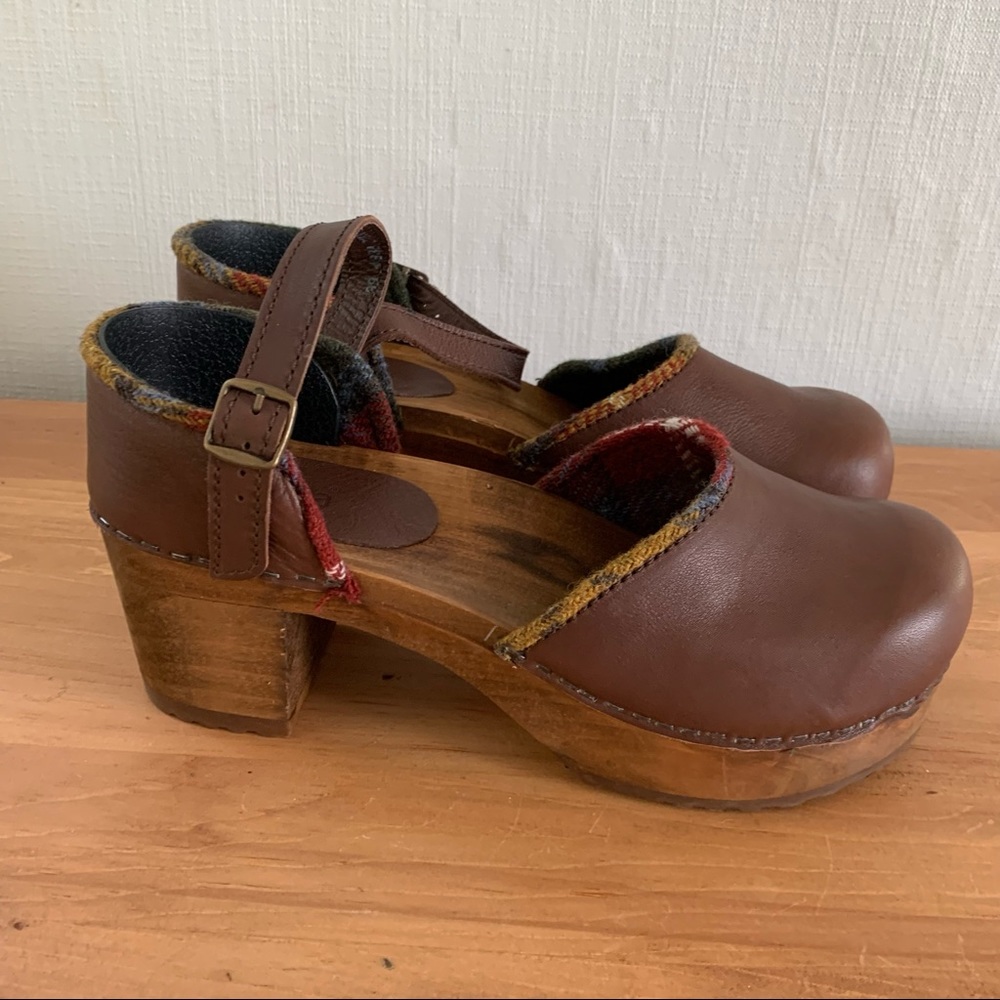 Women's Sanita Wood Gerda Clogs BROWN 39